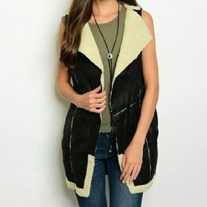 ❤HP❤ Trendy vest, w/pockets.